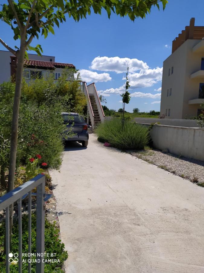 Apartman Joy Nin Exterior foto