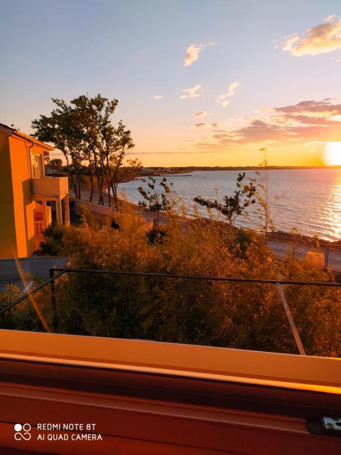 Apartman Joy Nin Exterior foto